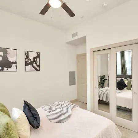 Lux Mid-Rise Walking Distance To Nrg Stadium Houston Exterior photo