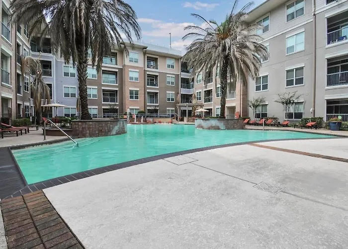 Lux Mid-Rise Walking Distance To Nrg Stadium