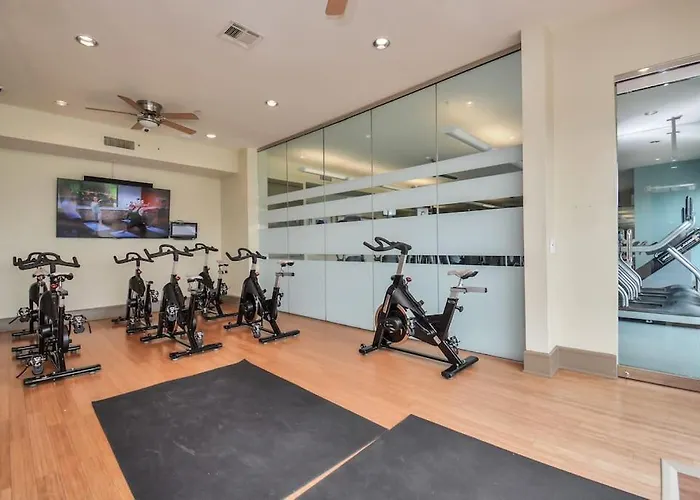 Lux Mid-Rise Walking Distance To Nrg Stadium